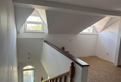 Casă cu 5 camere cu Teren 500 Mp în Agigea