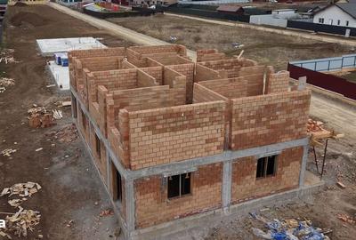 Casă cu 4 camere cu Teren 250 Mp în Noua - 4