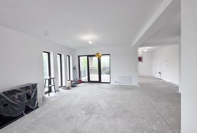Apartament cu 4 camere decomandat în Otopeni