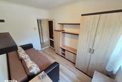 Apartament cu 3 camere semidecomandat în Micro 6 - 1