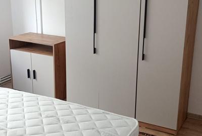 Apartament cu 3 camere decomandat în Tudor
