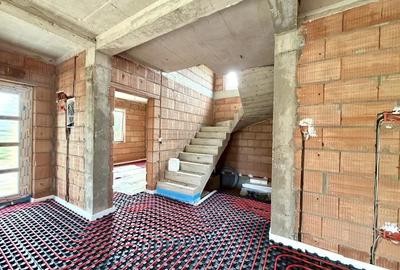 Casă cu 4 camere cu Teren 411 Mp în Sânandrei