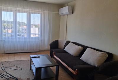 Apartament cu 3 camere decomandat în Lugojului