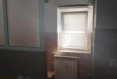 Apartament cu 3 camere decomandat în Sud