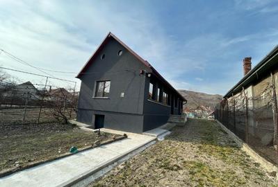 Casă cu 2 camere cu Teren 490 Mp în Măhăceni