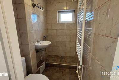 Apartament cu 3 camere decomandat în Petros