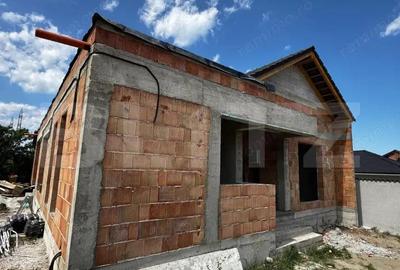 Casă cu 4 camere cu Teren 375 Mp în Cetate - 1