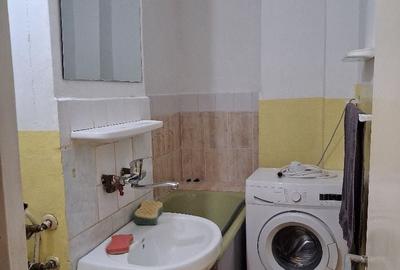 Garsonieră decomandată în Decebal