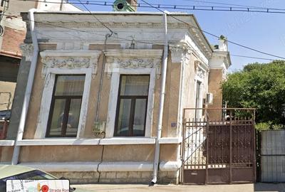 Casă cu 3 camere cu Teren 230 Mp în Central