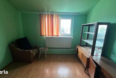 Apartament cu 2 camere semidecomandat în Km 4 - 7