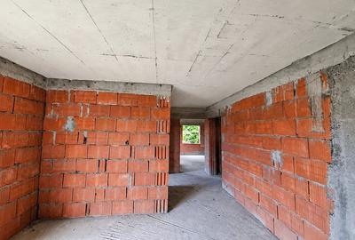 Casă cu Teren 1294 Mp în Cioboți