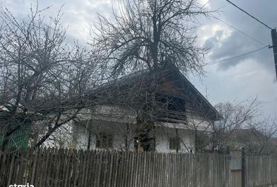 Casă cu 4 camere în Lupoaia