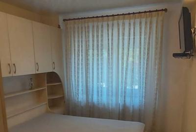 Apartament cu 3 camere decomandat în Exterior Vest