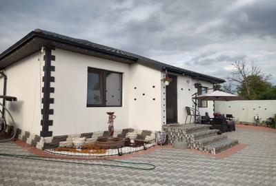 Casă cu 4 camere în Mărăcineni