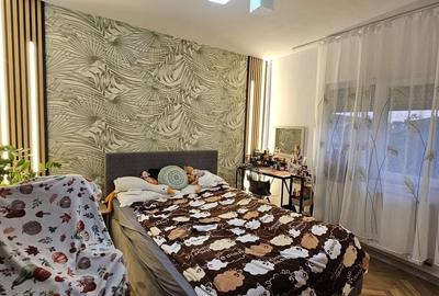Apartament cu 3 camere decomandat în Rogerius