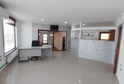Spațiu comercial, de 80 mp, în Central - 7