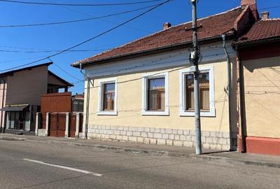 Casă individuală cu 5 camere cu Teren 400 Mp în Central - 2