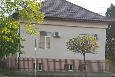Casă individuală cu 5 camere cu Canalizare în Circumvalațiunii - 1