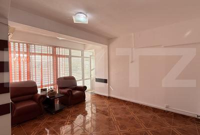 Spațiu comercial, de 307.85000610352 mp, în Central