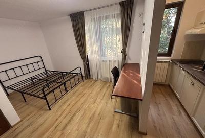 Garsonieră decomandată în Apărătorii Patriei