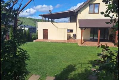 Casă cu 3 camere cu Teren 1000 Mp în Central - 2