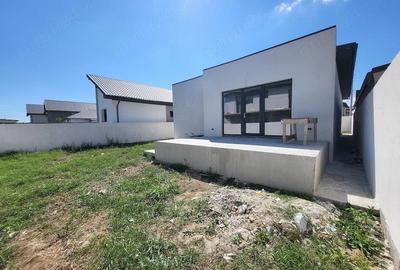 Casă cu 4 camere cu Teren 373 Mp în Agigea