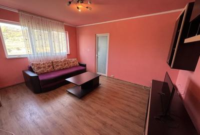 Apartament cu 2 camere semidecomandat, mobilat în Filipeștii de Pădure