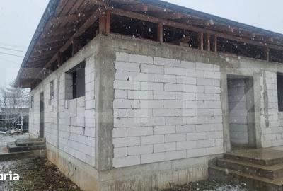 Casă cu 4 camere cu Teren 500 Mp în Vest - 4
