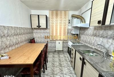 Apartament cu 3 camere decomandat în Cetate