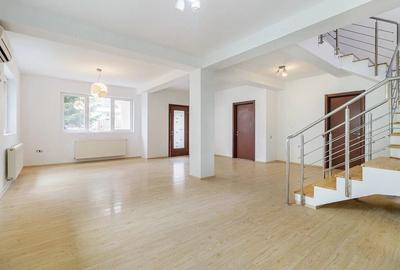 Casă cu 4 camere cu Teren 243 Mp în Central