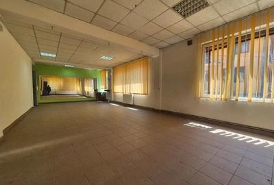 Casă cu 3 camere cu Teren 40 Mp în Central - 2