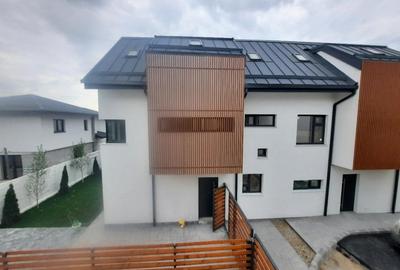 Duplex cu 5 camere cu Canalizare în Străulești - 1