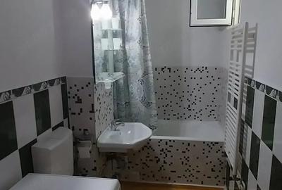 Apartament cu 2 camere semidecomandat în Centrul Civic