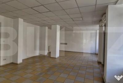 Spațiu comercial, de 82 mp, în Central - 3