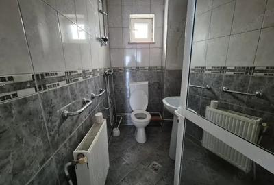 Casă cu 8 camere cu Teren 450 Mp în Găvana - 2