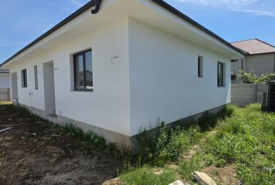 Casă cu 4 camere cu Teren 400 Mp în Domnești - 4