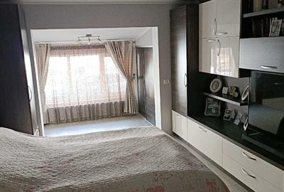 Apartament cu 3 camere decomandat, mobilat în Central