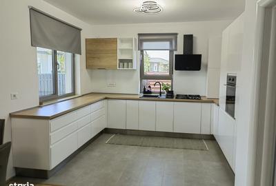 Casă cu 4 camere decomandat în Corbeanca