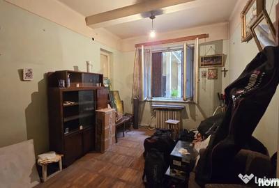 Apartament cu 3 camere semidecomandat în Romană