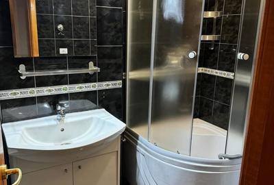 Apartament cu 3 camere în Micro 11