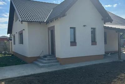 Casă cu 4 camere cu Teren 407 Mp în Central - 1