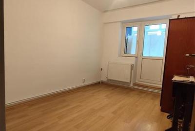 Apartament cu 4 camere decomandat, mobilat în 9 Mai - 2