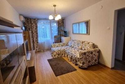 Apartament cu 3 camere semidecomandat în Tei