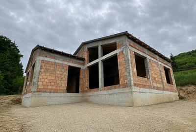 Casă cu Teren 626 Mp în Corunca