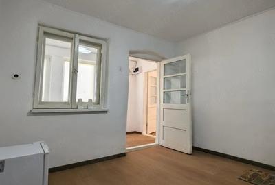 Casă cu 3 camere cu Teren 2000 Mp în Fărcașele