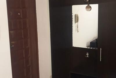 Apartament cu 3 camere semidecomandat în Central - 1