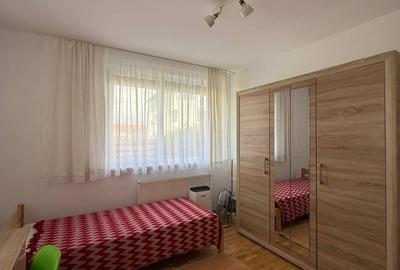 Apartament cu 3 camere decomandat în Europa