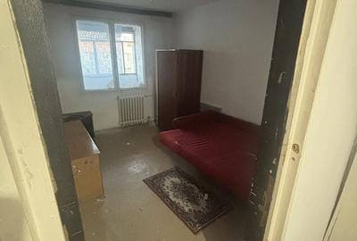 Apartament cu 4 camere decomandat în Rahova