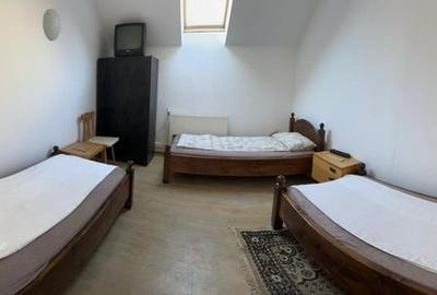Casă cu 4 camere cu Teren 200 Mp în Central - 1