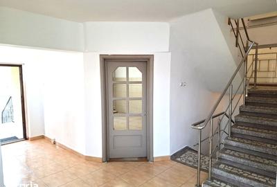 Casă cu 5 camere cu Teren 200 Mp în Central